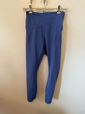 Lululemon High rise pant, pockets cropped Leggings in Periwinkle Blue, size 8